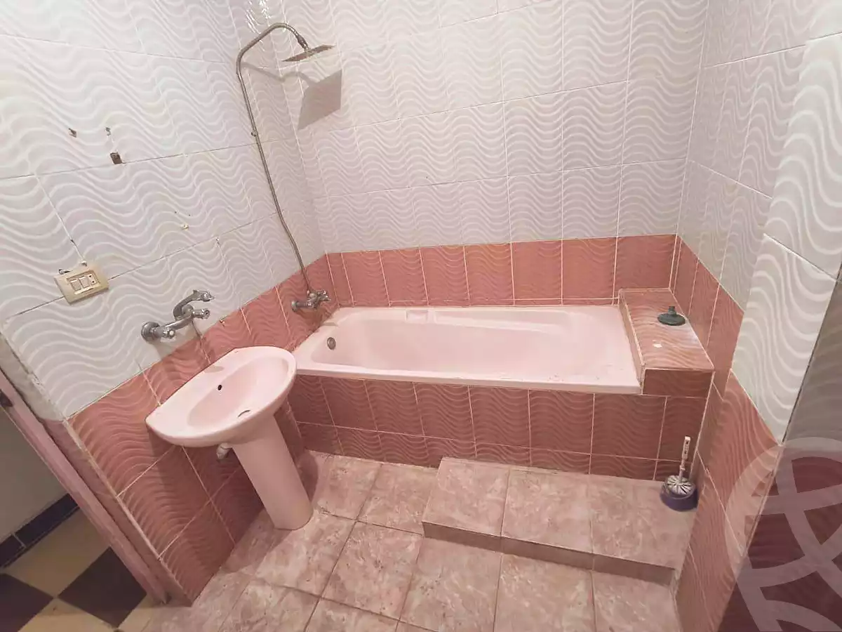 https://aqarmap.com.eg/ar/listing/6907016-for-rent-alexandria-al-agamy-el-hanouvel-el-kholafaa-el-rashdeen-st