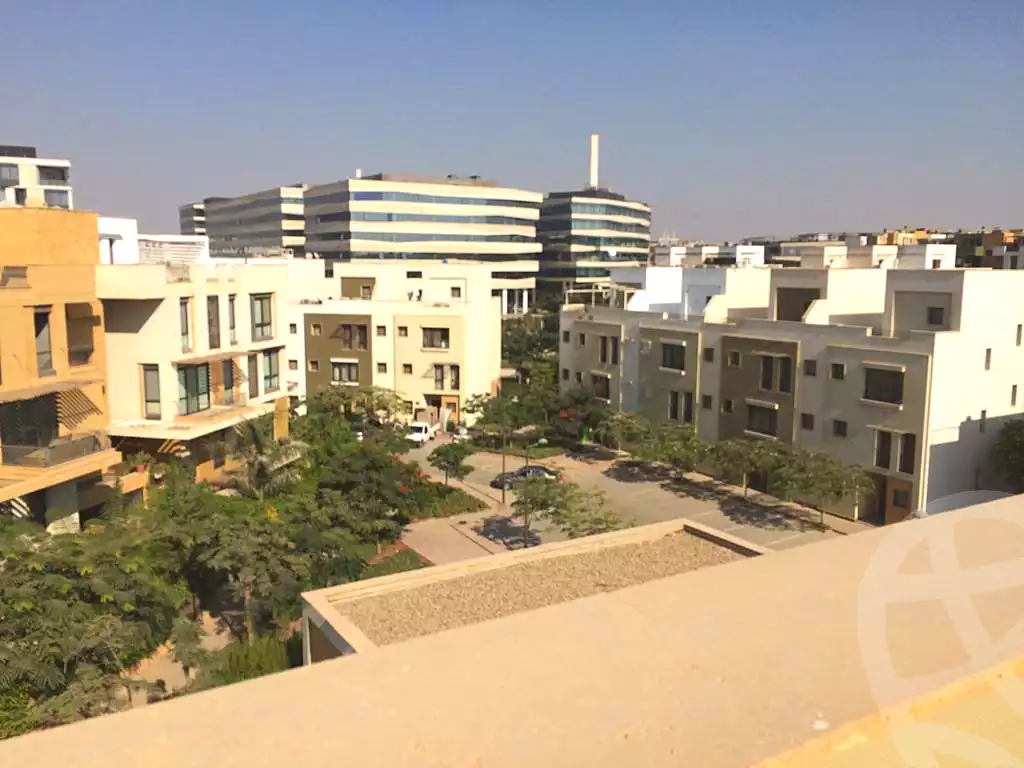 https://aqarmap.com.eg/en/listing/6908102-for-sale-cairo-el-sheikh-zayed-city-compounds-kmbwnd-wyst-twn-swdyk