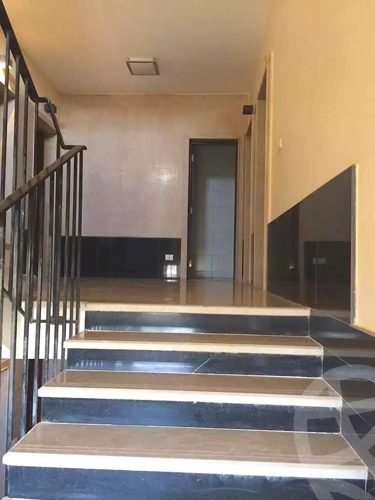 https://aqarmap.com.eg/en/listing/6908102-for-sale-cairo-el-sheikh-zayed-city-compounds-kmbwnd-wyst-twn-swdyk