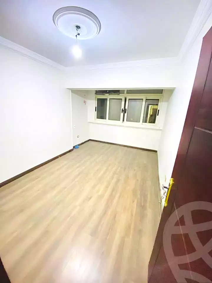 https://aqarmap.com.eg/en/listing/6908173-for-sale-alexandria-el-mandara-alex-el-mandara-bahri-sidi-kamal-st