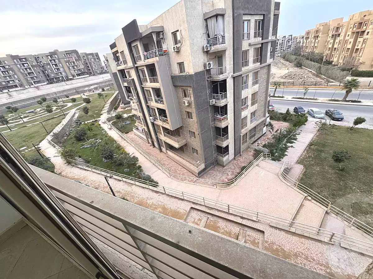 https://aqarmap.com.eg/en/listing/6917399-for-sale-cairo-6th-of-october-hadaeq-october-compounds-dar-misr