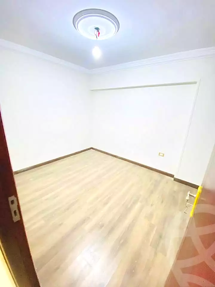 https://aqarmap.com.eg/ar/listing/6946428-for-sale-alexandria-el-mandara-alex-el-mandara-bahri-sidi-kamal-st