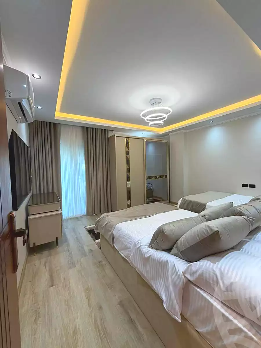https://aqarmap.com.eg/ar/listing/6946775-for-sale-cairo-new-cairo-compounds-jadie-residence-concrete