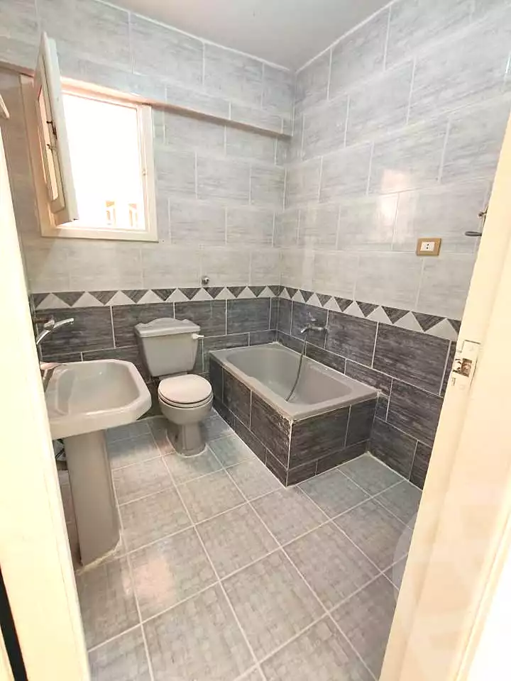 https://aqarmap.com.eg/ar/listing/6947160-for-sale-alexandria-al-agamy-shataa-el-nakheel-street-63