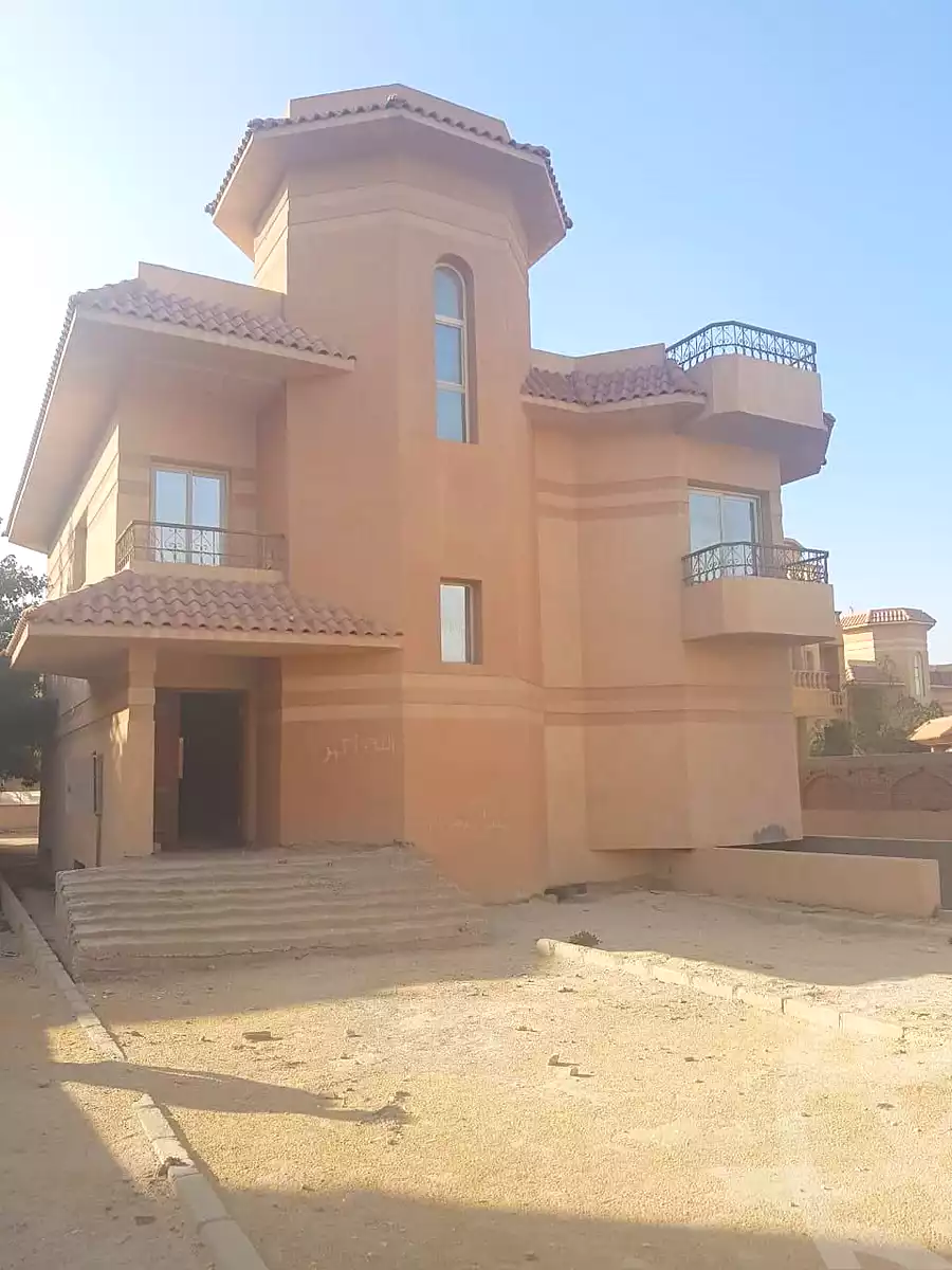 https://aqarmap.com.eg/en/listing/6956604-for-sale-cairo-new-cairo-compounds-el-talaae