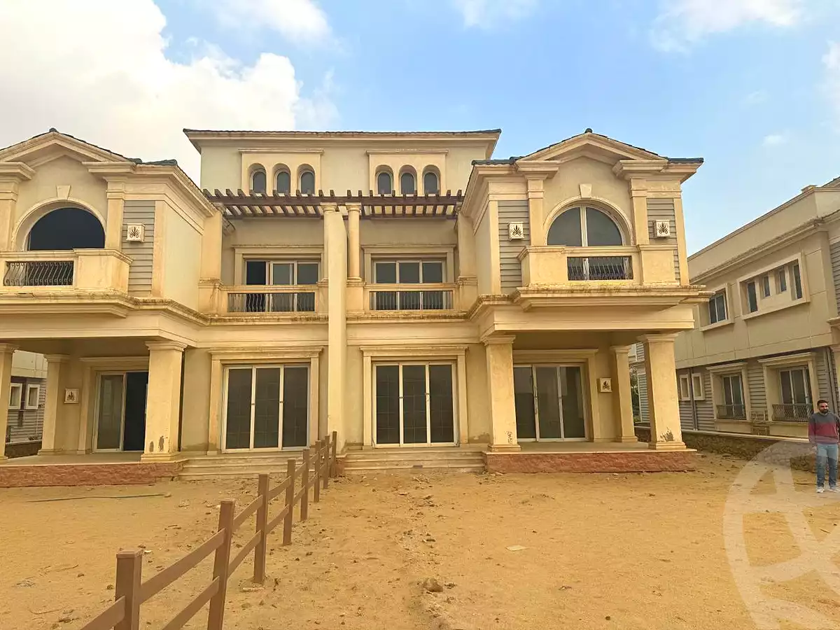 https://aqarmap.com.eg/en/listing/6956620-for-sale-cairo-new-cairo-compounds-mountain-view-hyde-park