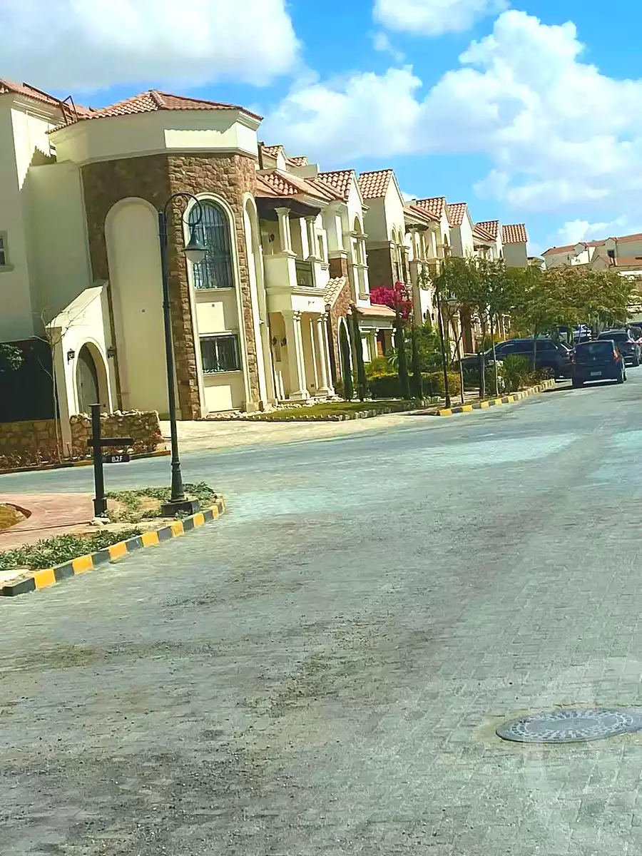 https://aqarmap.com.eg/en/listing/6956763-for-sale-cairo-el-shorouk-compounds-divina-gardens