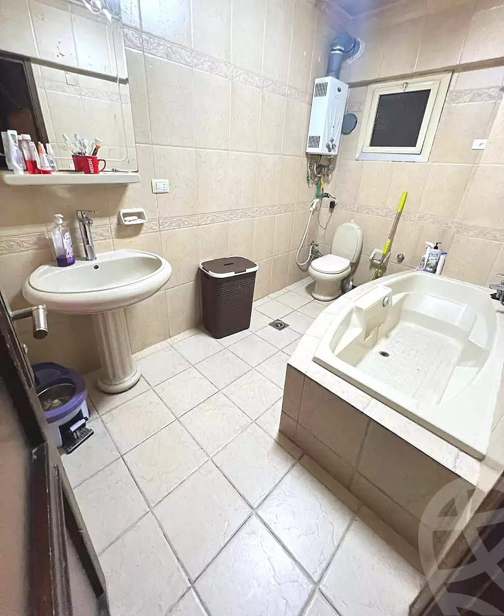 https://aqarmap.com.eg/ar/listing/6957025-for-sale-cairo-helwan-helwan-el-sharkeya-heidar-st