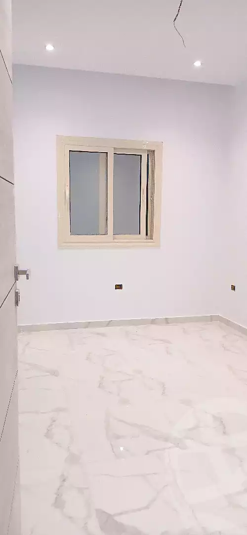 https://aqarmap.com.eg/ar/listing/6876566-for-sale-cairo-6th-of-october-el-ahyaa-neighborhood-2nd-divided-from-al-kafrawei-st
