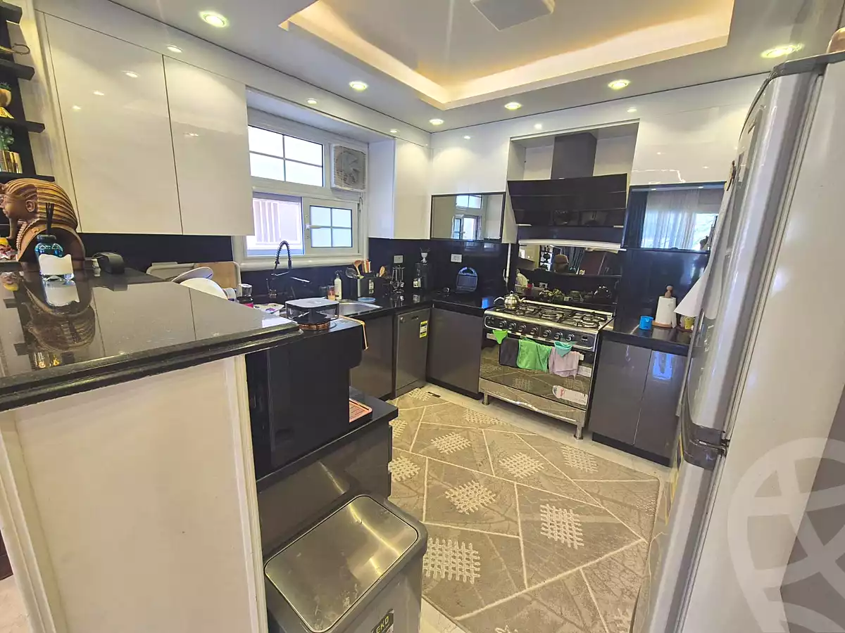 https://aqarmap.com.eg/ar/listing/6959413-for-sale-cairo-el-sheikh-zayed-city-el-hay-el-hady-ashaer-area-1-street-10