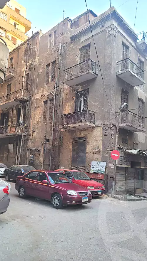 https://aqarmap.com.eg/en/listing/6940922-for-sale-cairo-downtown-abdeen-el-tahrir-st