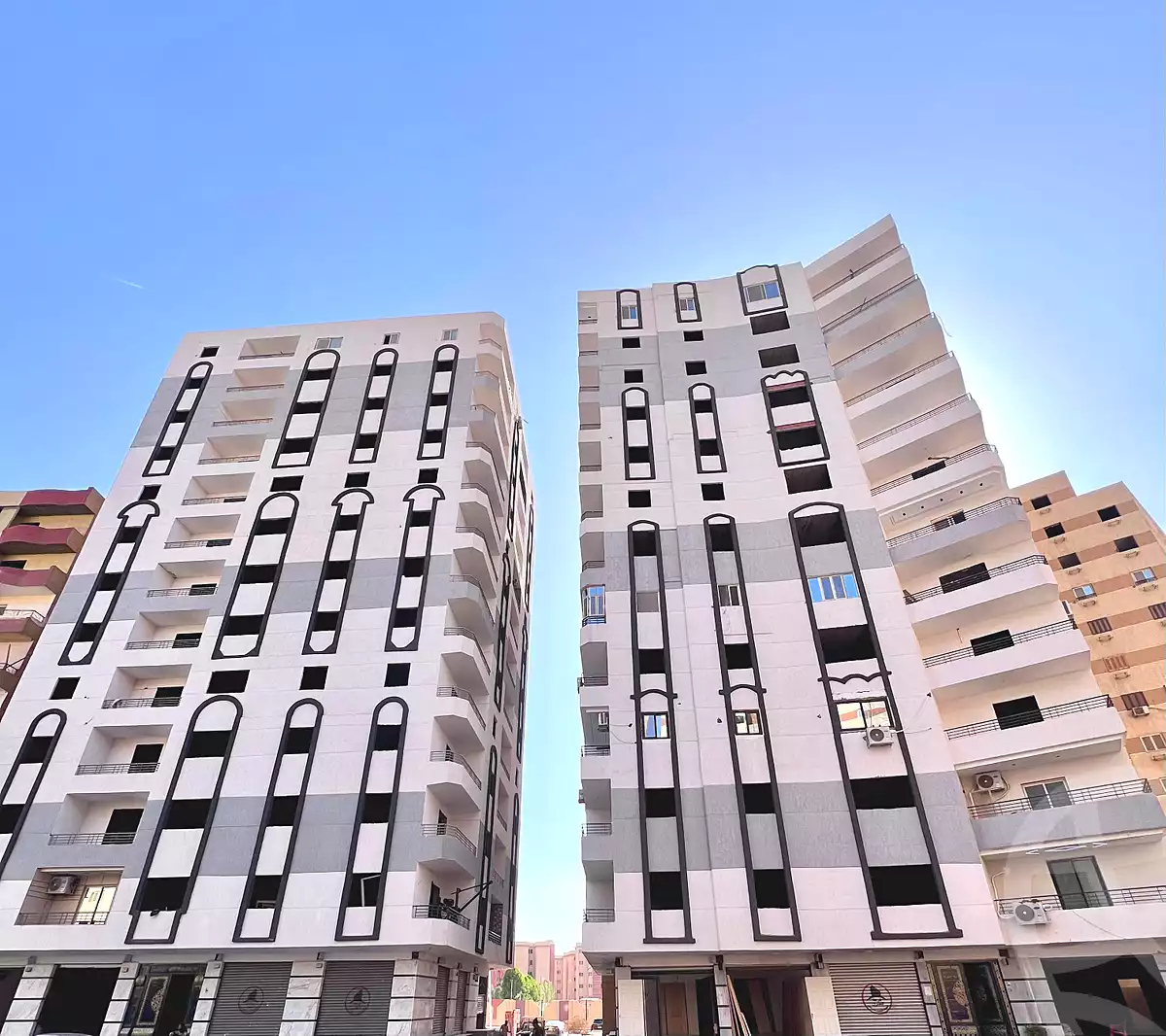 https://aqarmap.com.eg/ar/listing/6967703-for-sale-cairo-al-oubour-tryq-msr-sm-yly-lshrwy-el-nakheel-resort-amenhotep-and-october-co-operative-housing