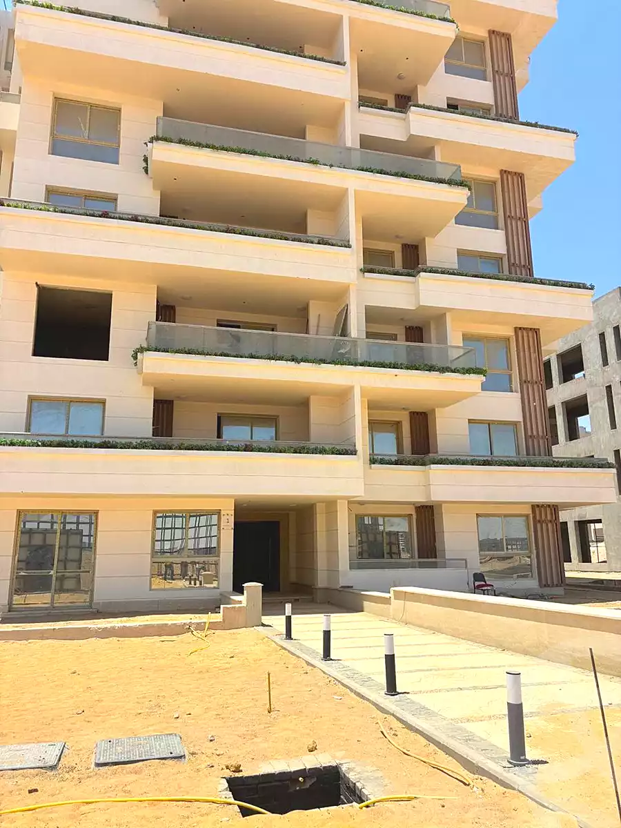 https://aqarmap.com.eg/en/listing/6975417-for-sale-cairo-new-administrative-capital-r8-de-joya-4-compound-taj-misr