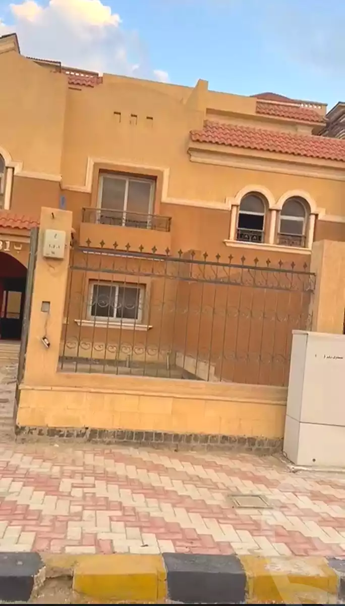 https://aqarmap.com.eg/ar/listing/6992159-for-sale-cairo-el-sheikh-zayed-city-compounds-el-khamayel