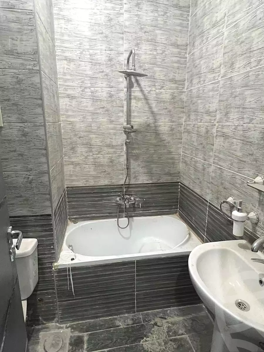 https://aqarmap.com.eg/ar/listing/6992554-for-rent-cairo-new-cairo-south-investors-el-mostashar-mohamed-ayoub-st