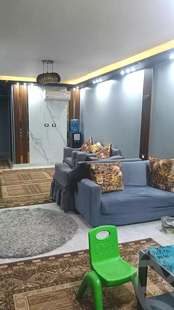 https://aqarmap.com.eg/ar/listing/6998884-for-sale-cairo-helwan-ahmed-enci-st