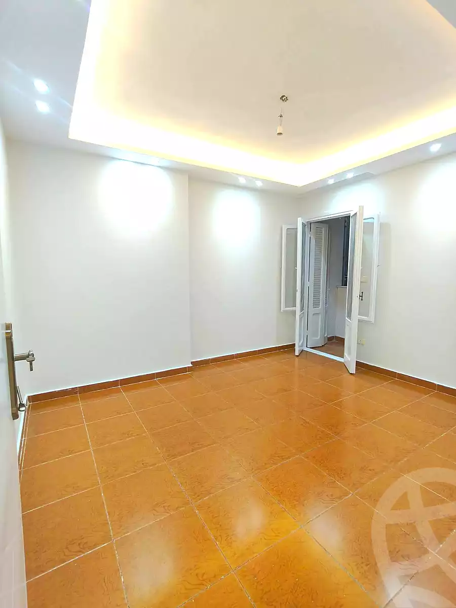 https://aqarmap.com.eg/ar/listing/7000055-for-sale-alexandria-miami-shr-jml-bd-lnsr