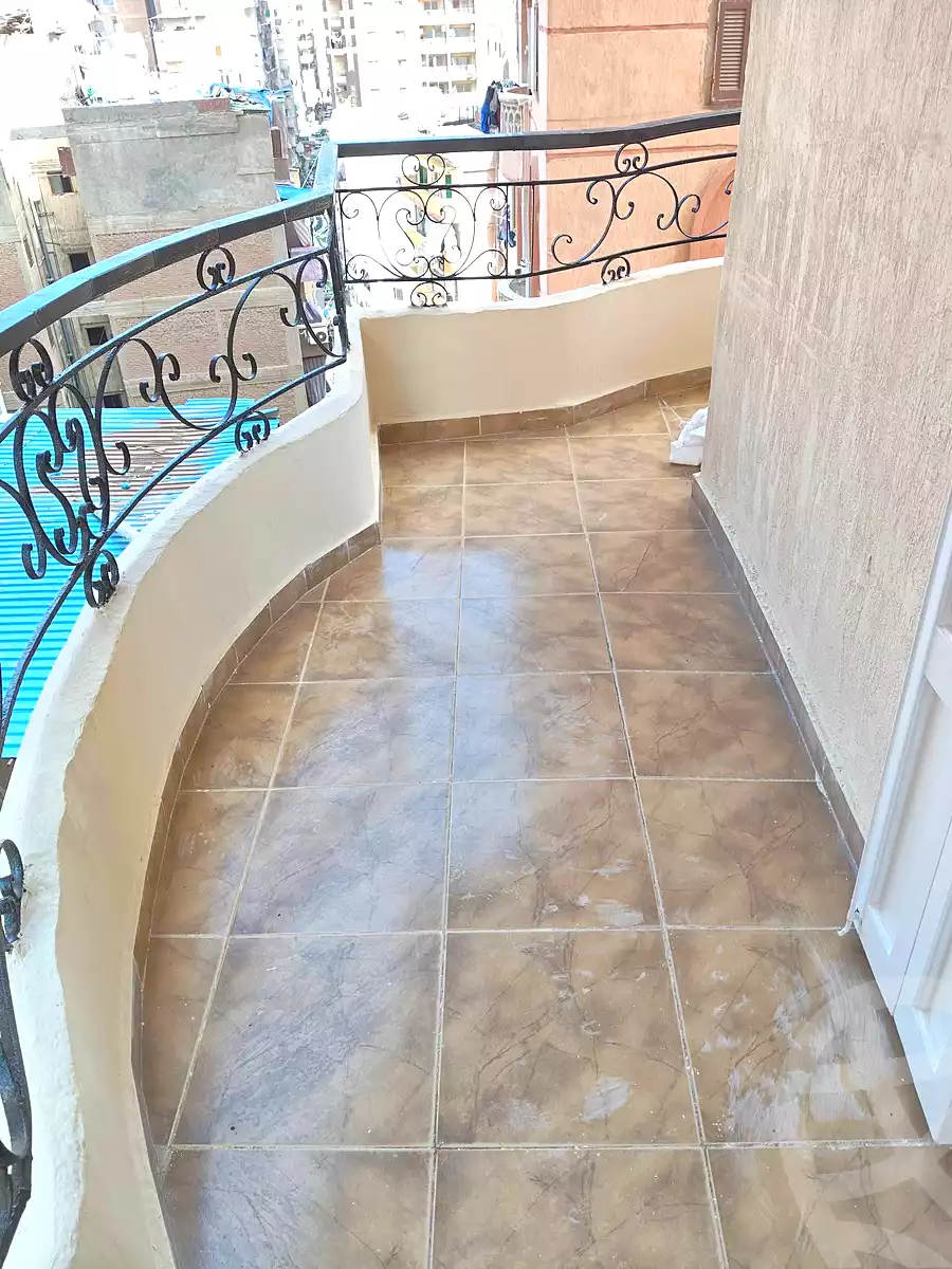 https://aqarmap.com.eg/ar/listing/7000090-for-sale-alexandria-miami-shr-jml-bd-lnsr