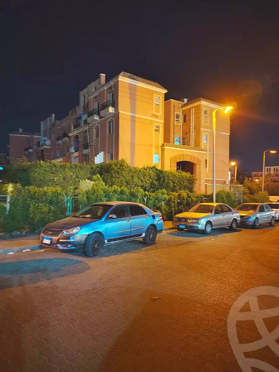 https://aqarmap.com.eg/ar/listing/7001004-for-sale-cairo-el-sheikh-zayed-city-compounds-rawdet-zayed