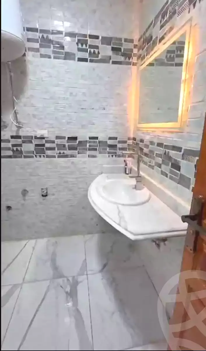 https://aqarmap.com.eg/ar/listing/7008890-for-sale-alexandria-al-agamy-lbytsh-bianchiii