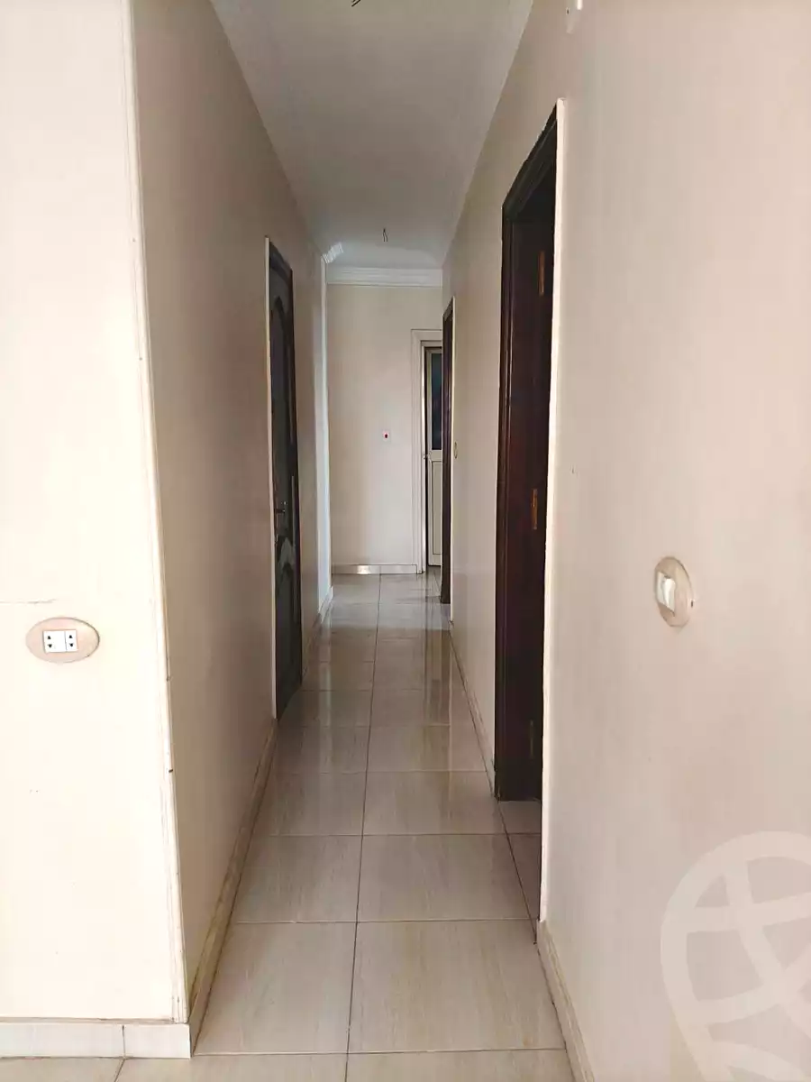 https://aqarmap.com.eg/ar/listing/7010301-for-sale-cairo-helwan-el-shareaa-el-sharby-st