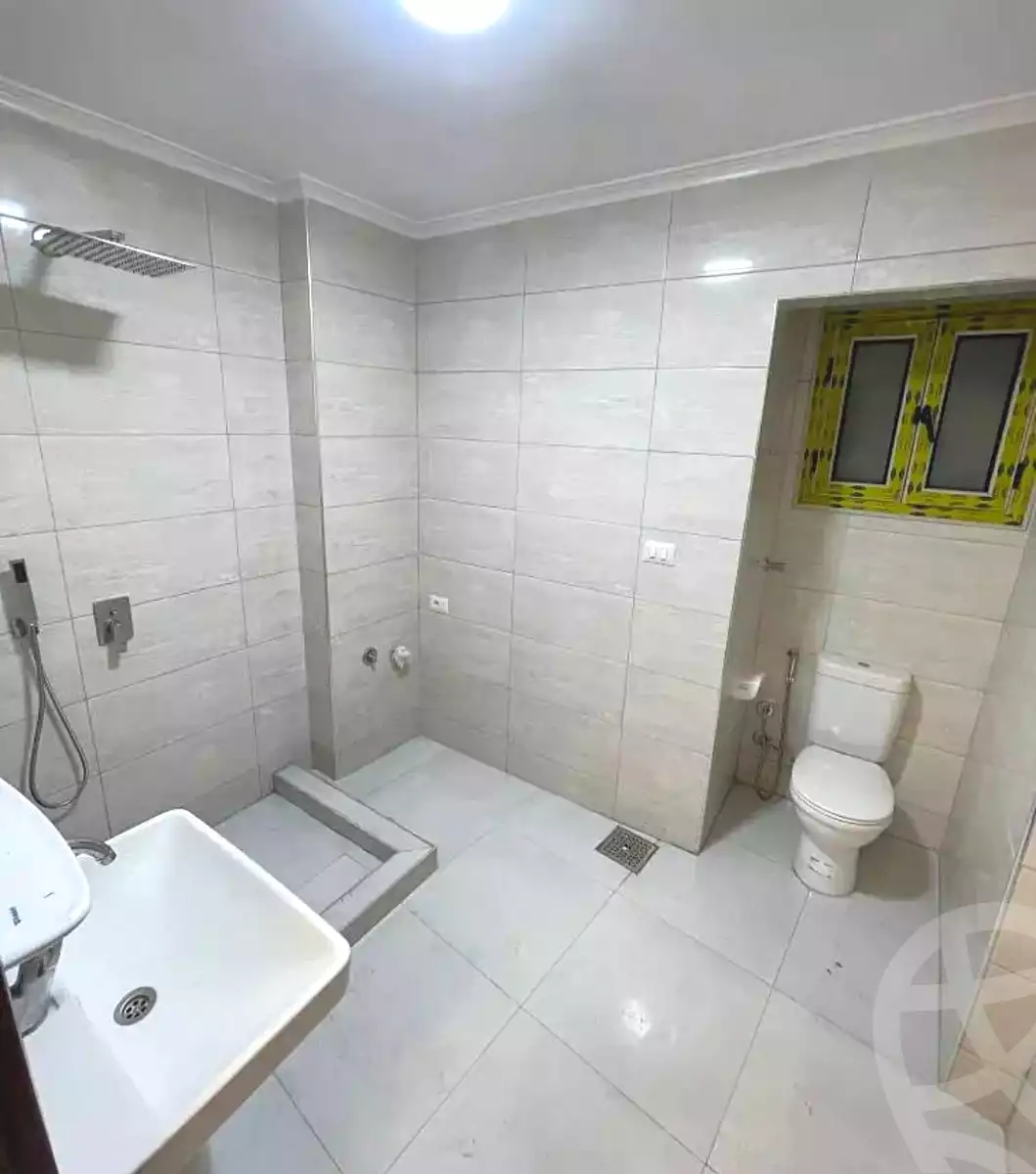 https://aqarmap.com.eg/ar/listing/7012270-for-sale-alexandria-sydy-bshr-sydy-bshr-bhry-shr-khld-bn-lwlyd