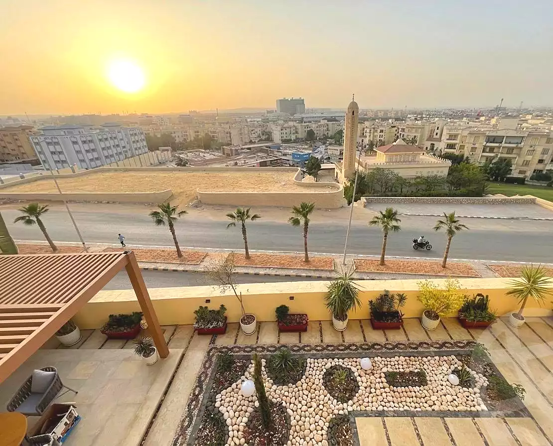 https://aqarmap.com.eg/ar/listing/7012713-for-sale-cairo-el-sheikh-zayed-city-compounds-el-khamayel