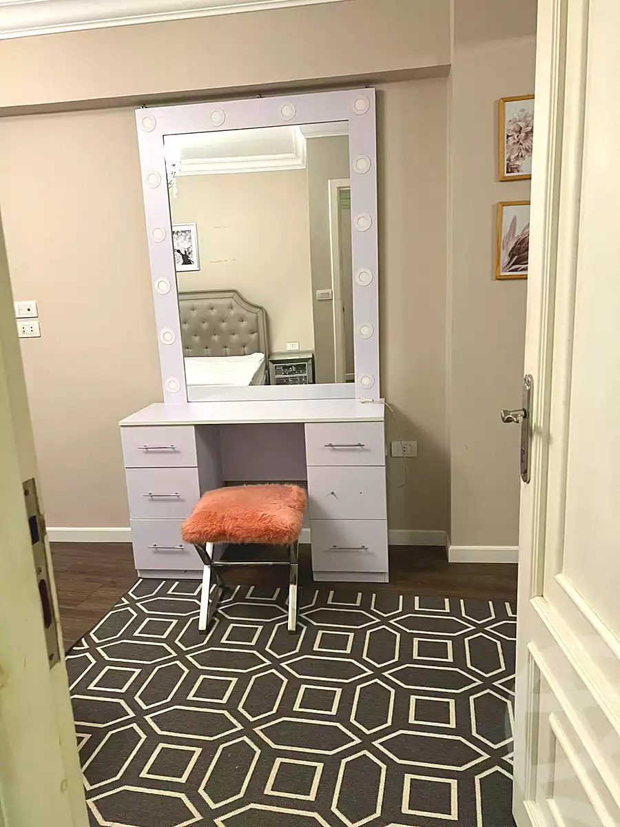 https://aqarmap.com.eg/en/listing/7012921-for-rent-cairo-el-sheikh-zayed-city-compounds-beverly-hills