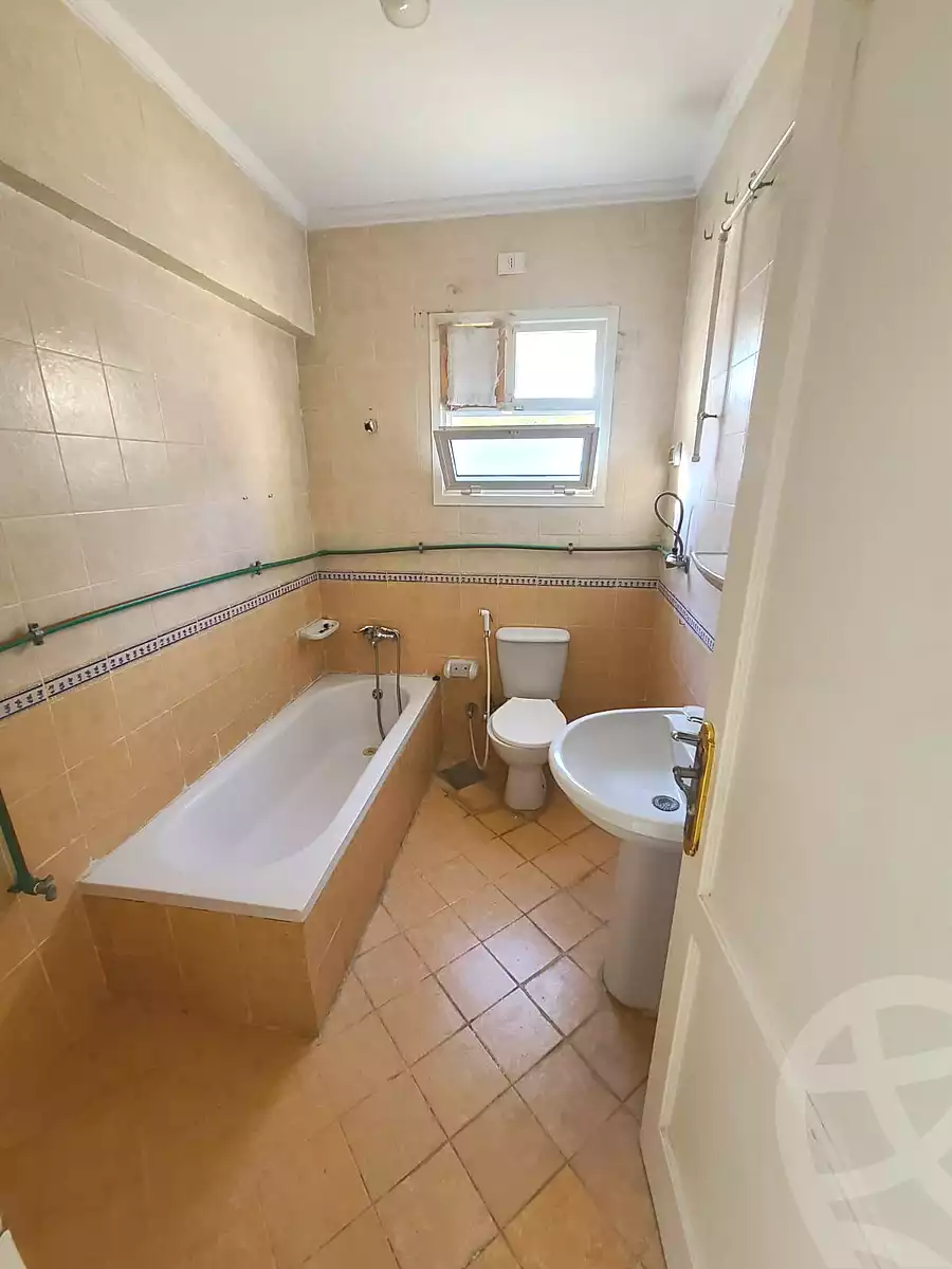 https://aqarmap.com.eg/ar/listing/7015698-for-sale-cairo-new-cairo-lrhb-city-phase-8