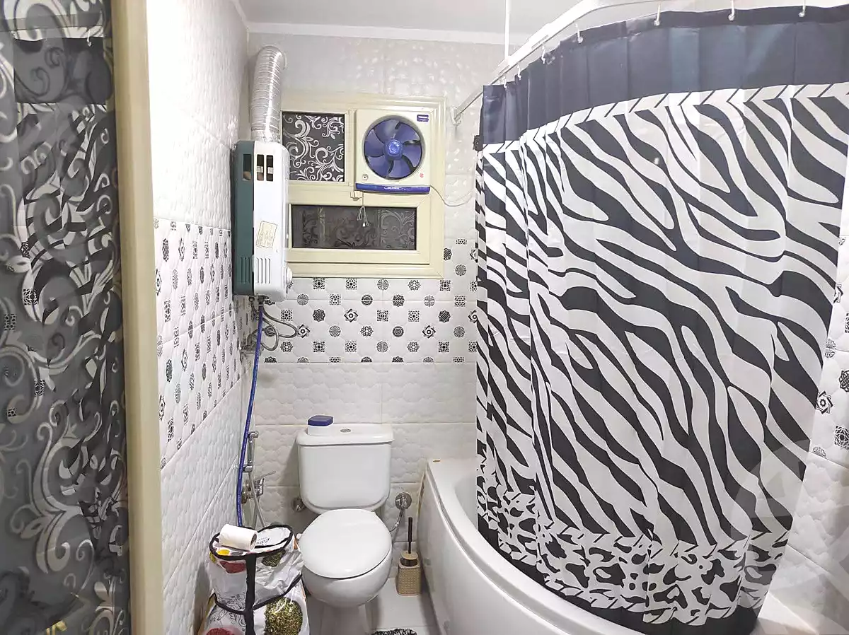 https://aqarmap.com.eg/en/listing/7017921-for-sale-cairo-ain-shams-ahmed-esmat-st