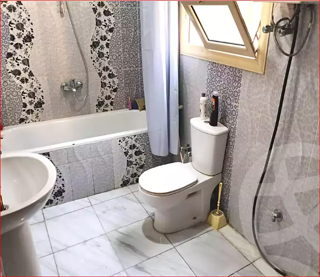 https://aqarmap.com.eg/en/listing/7023221-for-sale-cairo-helwan-helwan-el-sharkeya-ryad-pasha-st