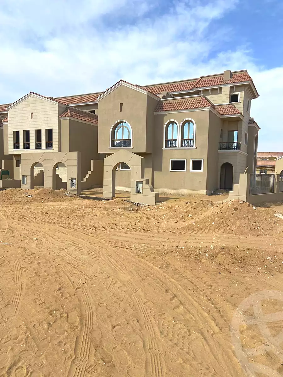 https://aqarmap.com.eg/ar/listing/7027455-for-sale-cairo-el-shorouk-compounds-yfy-ryzydns