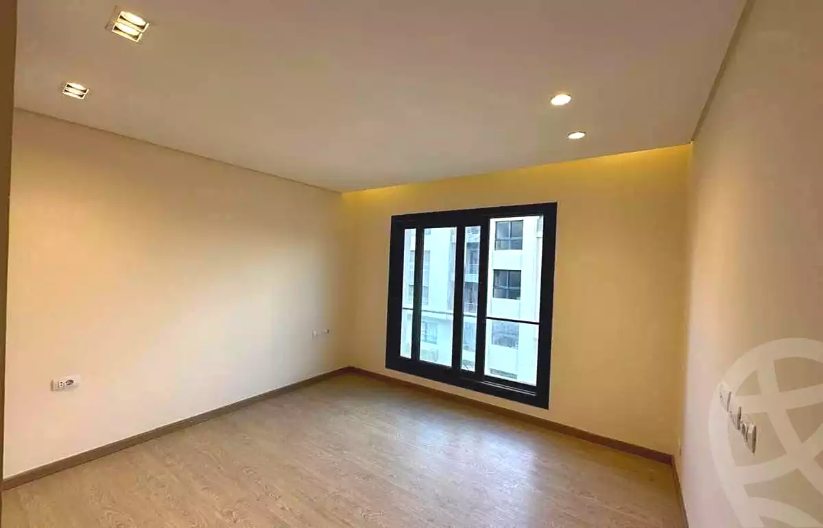 https://aqarmap.com.eg/ar/listing/7027578-for-sale-cairo-new-administrative-capital-r8-euphoria-queen-land-compound
