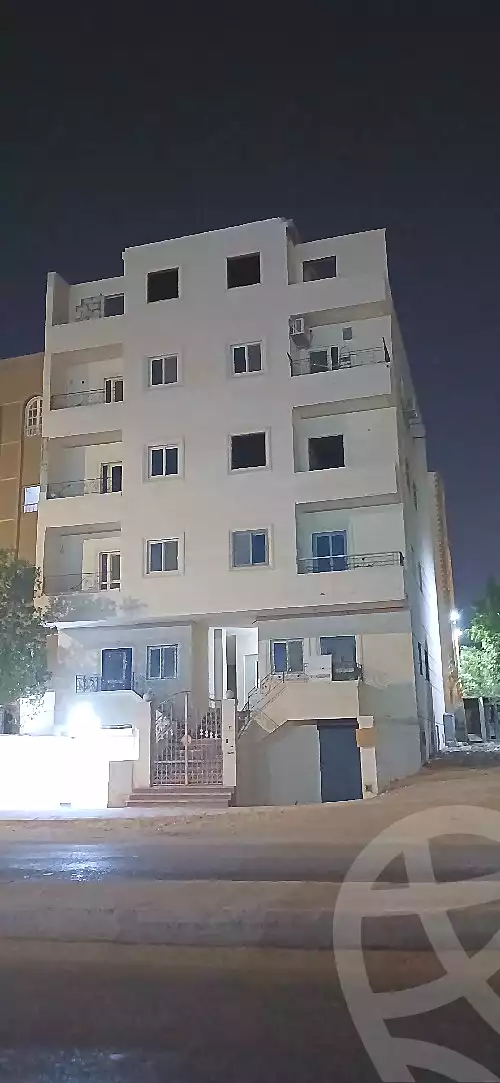 https://aqarmap.com.eg/ar/listing/6876566-for-sale-cairo-6th-of-october-el-ahyaa-neighborhood-2nd-divided-from-al-kafrawei-st