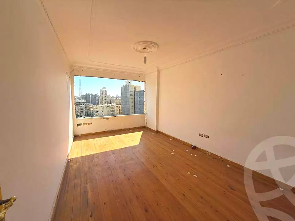 https://aqarmap.com.eg/ar/listing/7038908-for-sale-alexandria-ganaklis-shr-mrtdy-bsh