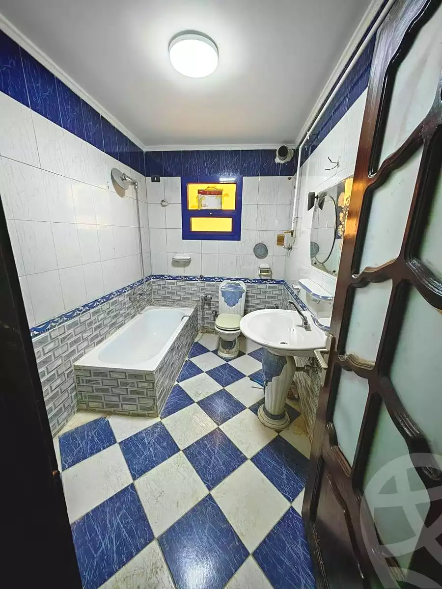 https://aqarmap.com.eg/ar/listing/7039256-for-sale-cairo-helwan-ahmed-enci-st