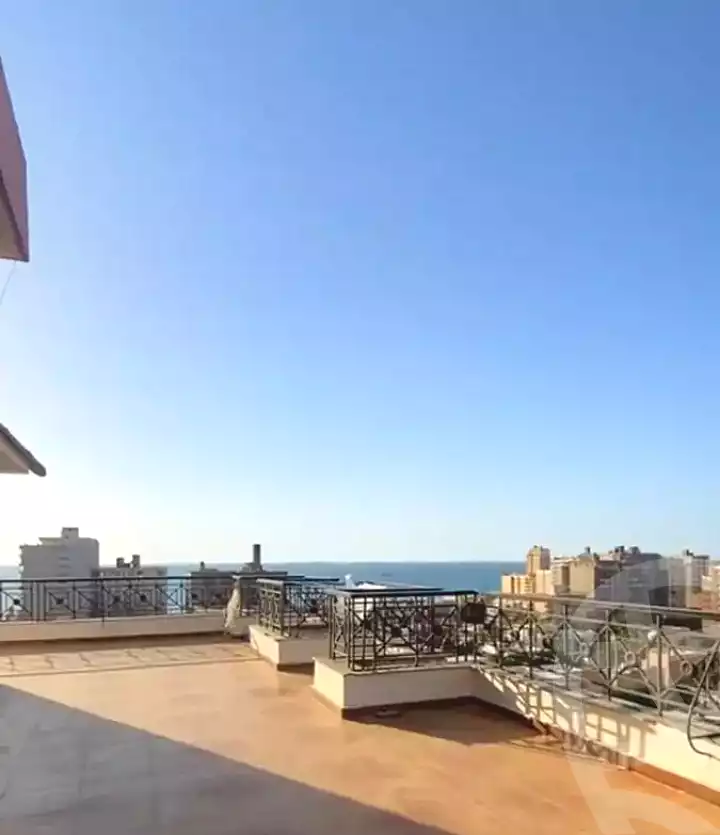 https://aqarmap.com.eg/ar/listing/7040523-for-sale-alexandria-al-agamy-lbytsh-bianchiii