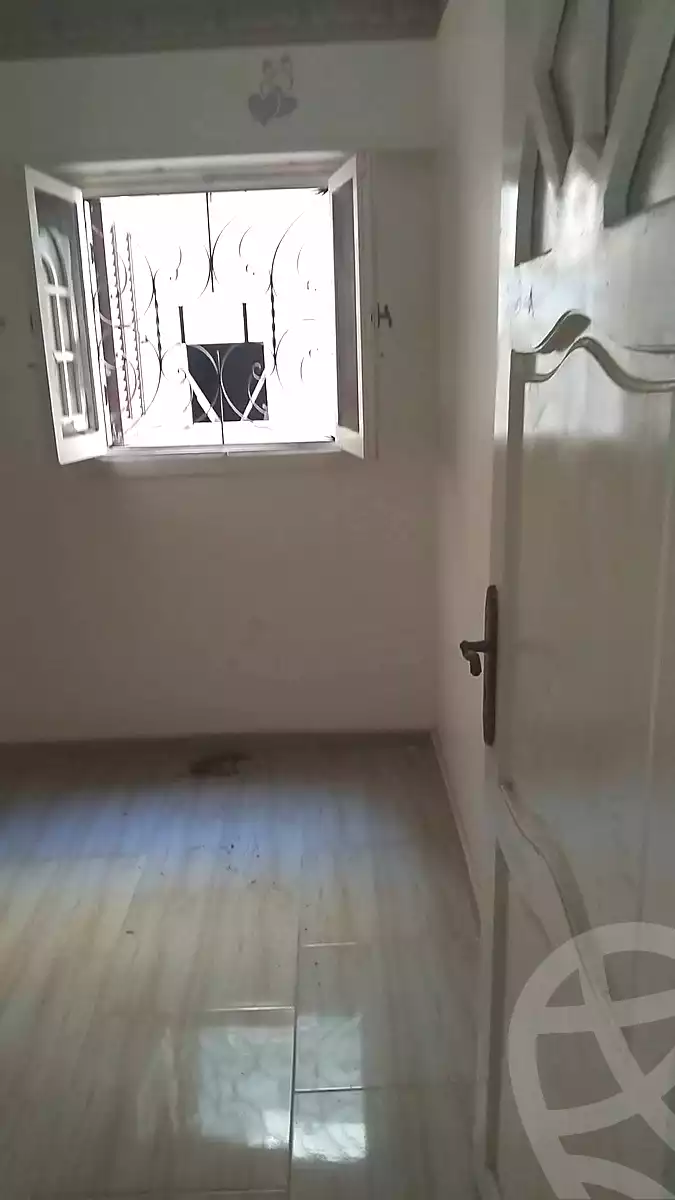 https://aqarmap.com.eg/ar/listing/7040580-for-rent-alexandria-al-agamy-bw-ywsf