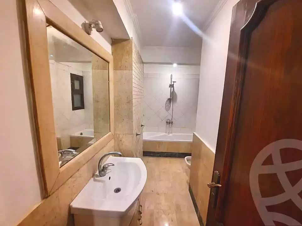 https://aqarmap.com.eg/ar/listing/7041254-for-sale-alexandria-glim-shr-bw-qyr-tryq-lhry