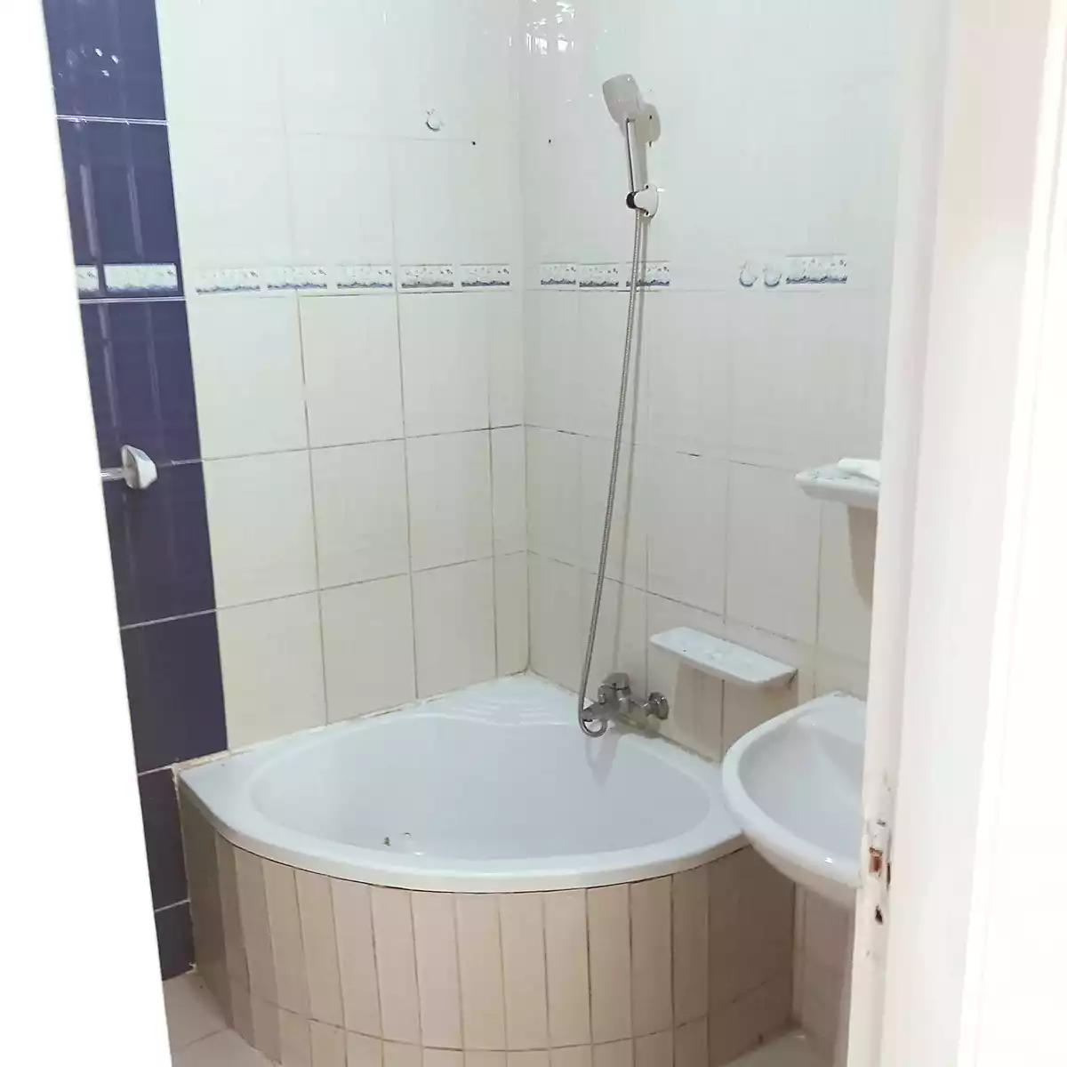 https://aqarmap.com.eg/ar/listing/7046017-for-sale-alexandria-sydy-bshr-sydy-bshr-qbly-saif-st