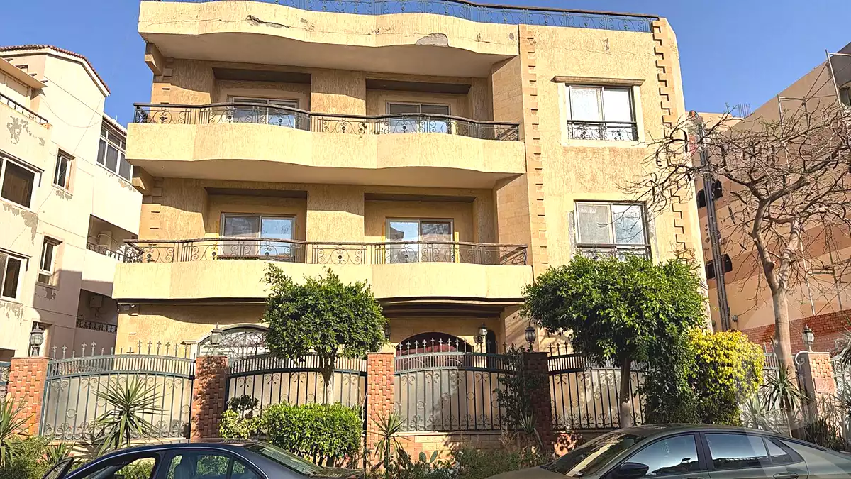 https://aqarmap.com.eg/ar/listing/7049483-for-sale-cairo-new-cairo-el-ahyaa-fourth-neighborhood-street-1