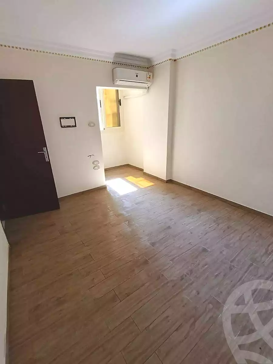 https://aqarmap.com.eg/ar/listing/7050537-for-sale-cairo-helwan-ahmed-enci-st