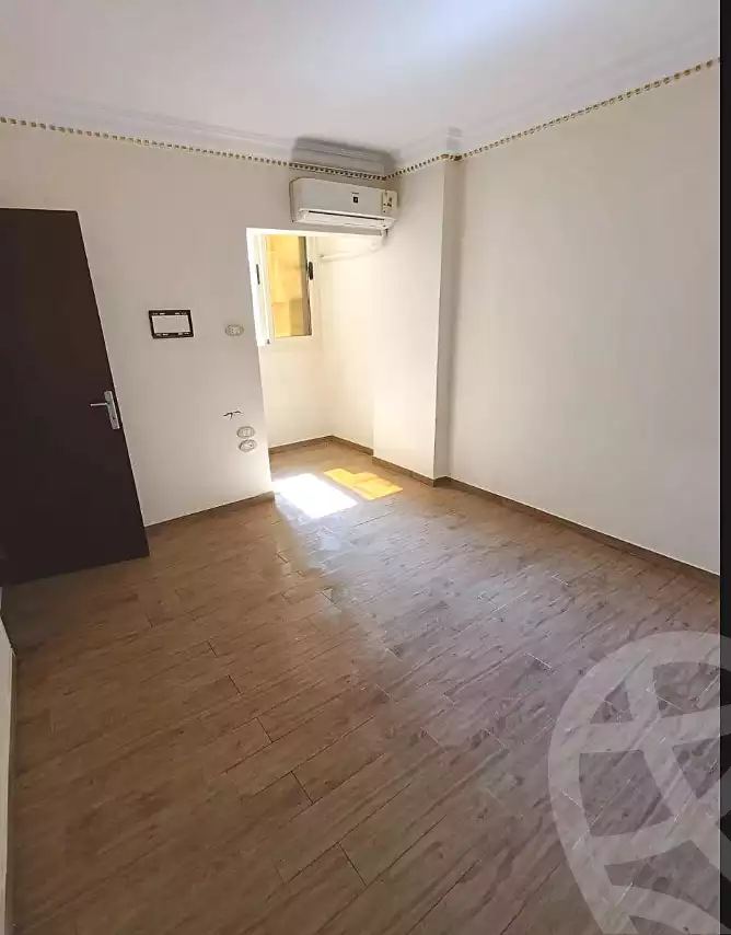 https://aqarmap.com.eg/ar/listing/7052096-for-sale-cairo-helwan-ahmed-enci-st