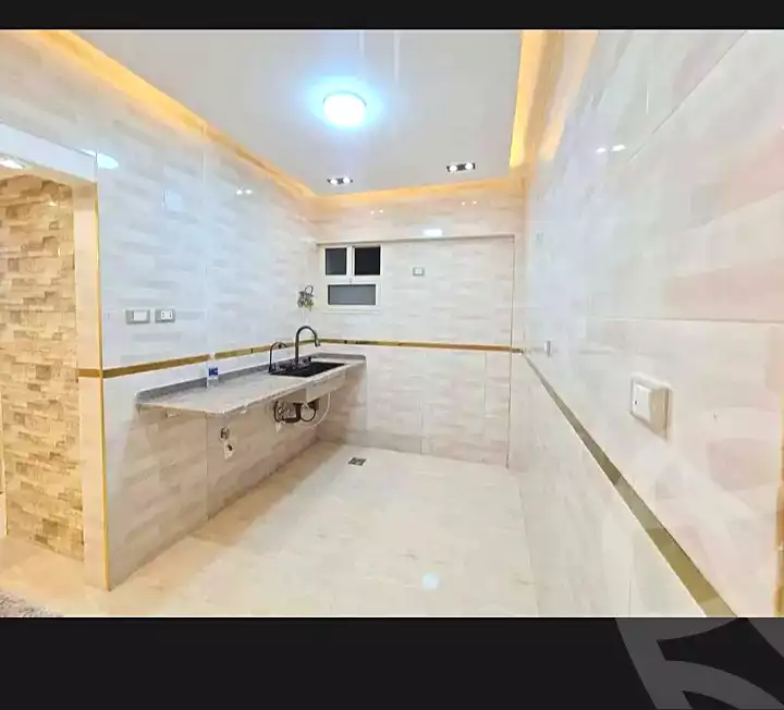 https://aqarmap.com.eg/ar/listing/7053910-for-sale-alexandria-miami-shr-jml-bd-lnsr