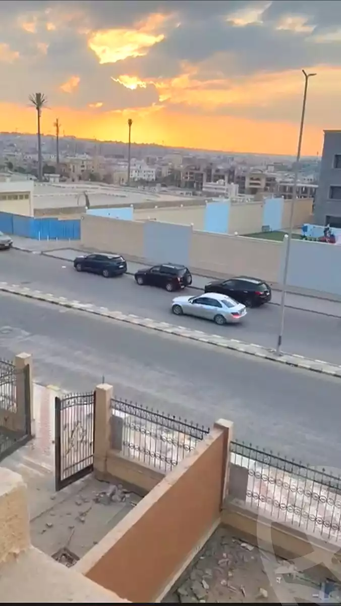 https://aqarmap.com.eg/ar/listing/7053998-for-sale-cairo-el-sheikh-zayed-city-compounds-el-khamayel