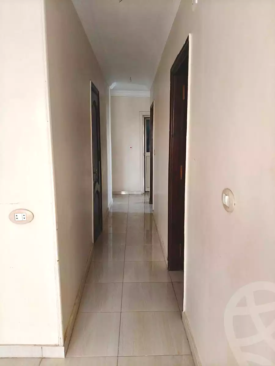 https://aqarmap.com.eg/ar/listing/7054221-for-sale-cairo-helwan-el-shareaa-el-sharby-st