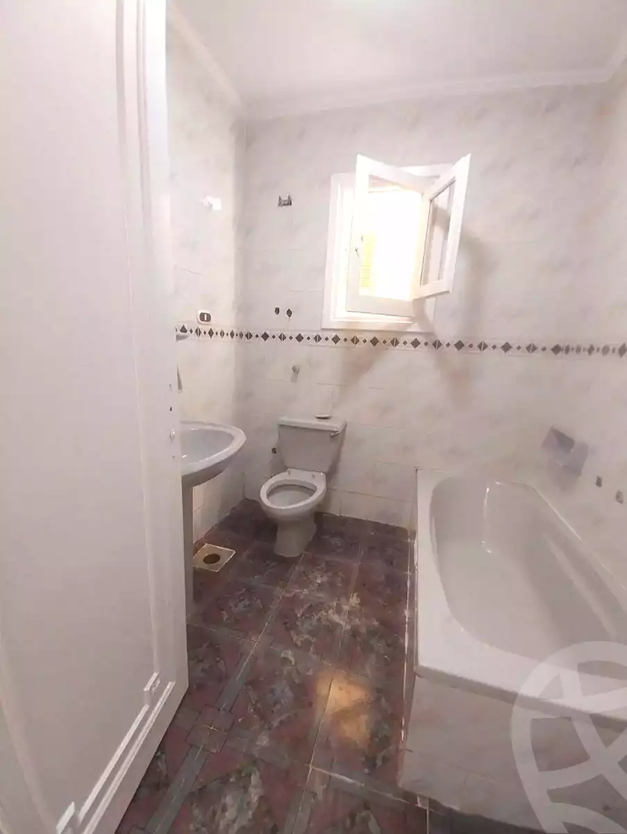 https://aqarmap.com.eg/ar/listing/7057030-for-sale-alexandria-al-agamy-shataa-el-nakheel