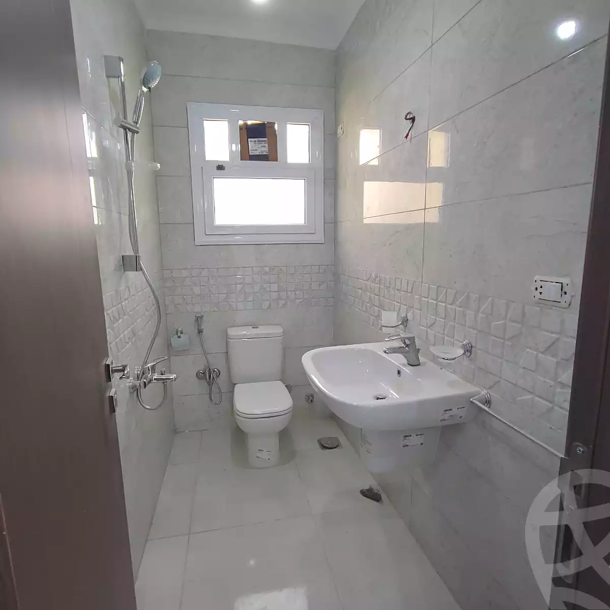 https://aqarmap.com.eg/en/listing/7059412-for-rent-cairo-new-cairo-ganob-el-akadamiya-south-academy-b-taha-hussein-st