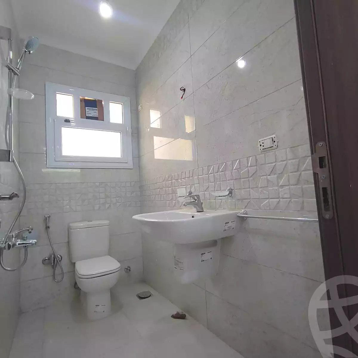 https://aqarmap.com.eg/ar/listing/7059434-for-rent-cairo-new-cairo-ganob-el-akadamiya-south-academy-b-aisha-abd-el-rahman-st