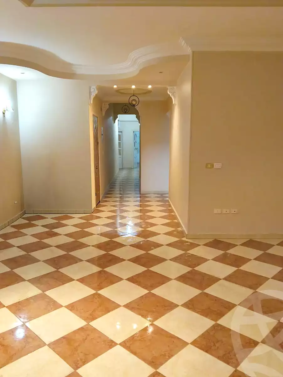 https://aqarmap.com.eg/ar/listing/7060320-for-sale-cairo-new-cairo-el-ahyaa-first-neighborhood-street-1
